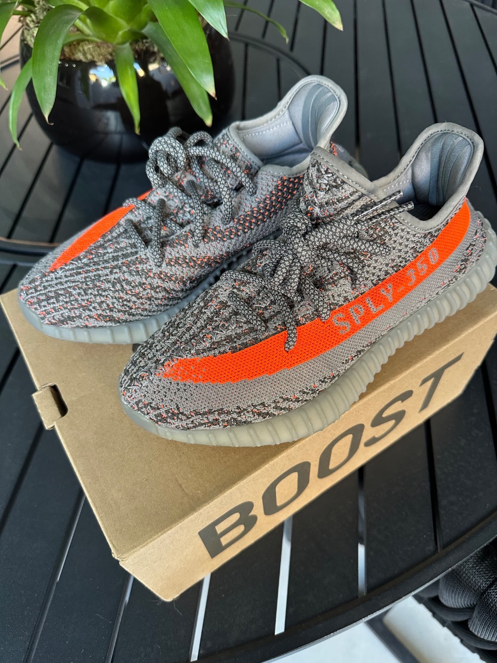 Yeezy Boost 350 v2 Beluga Reflective — 36, Usado