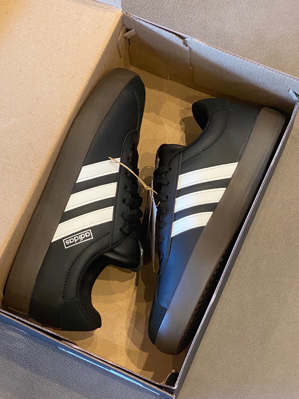 adidas VL Court 3.0 Core Black Cloud White Gum — 34 / 35 / 36 / 37 / 38 / 39 / 41 / 42 / 43, Novo