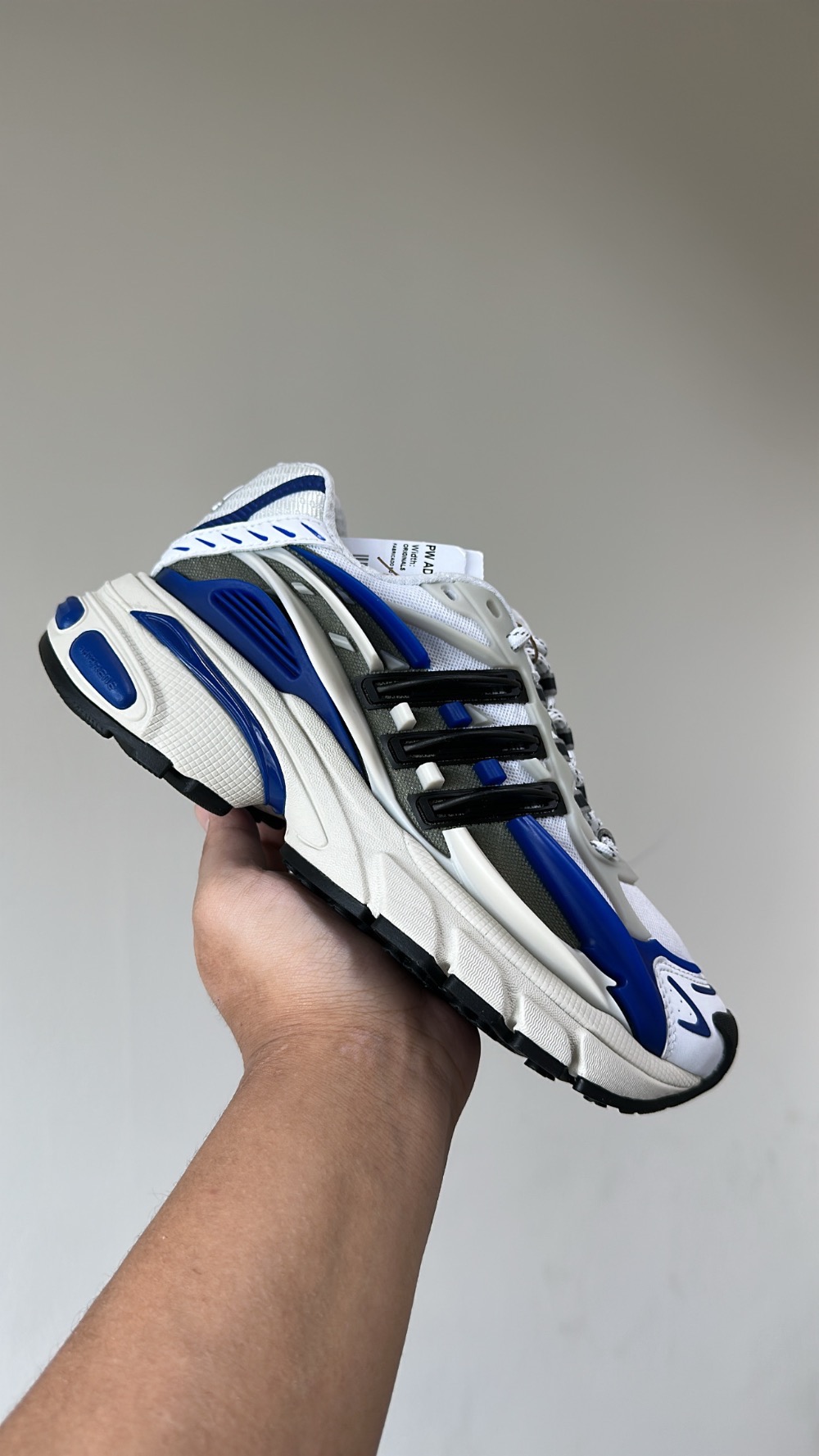 Pharrell Williams x adidas Adistar Jellyfish Focus Olive Core Black Royal — 43, Novo