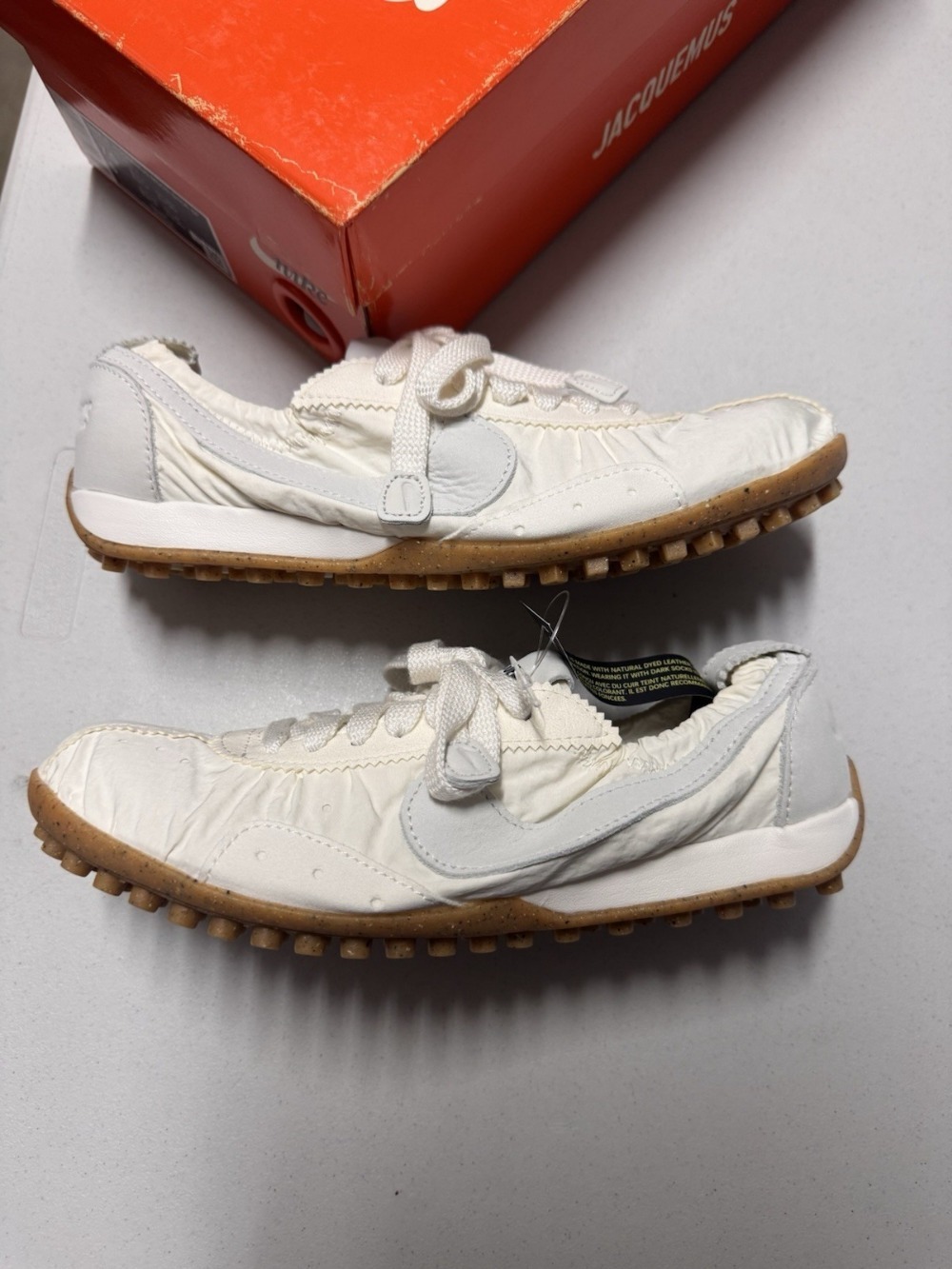 Jacquemus x Nike Moon Shoe Soft Pearl and Sail Feminino — 38 / 39 / 40 / 40.5 / 41 / 42 / 42.5 / 43 / 43.5 / 44, Novo