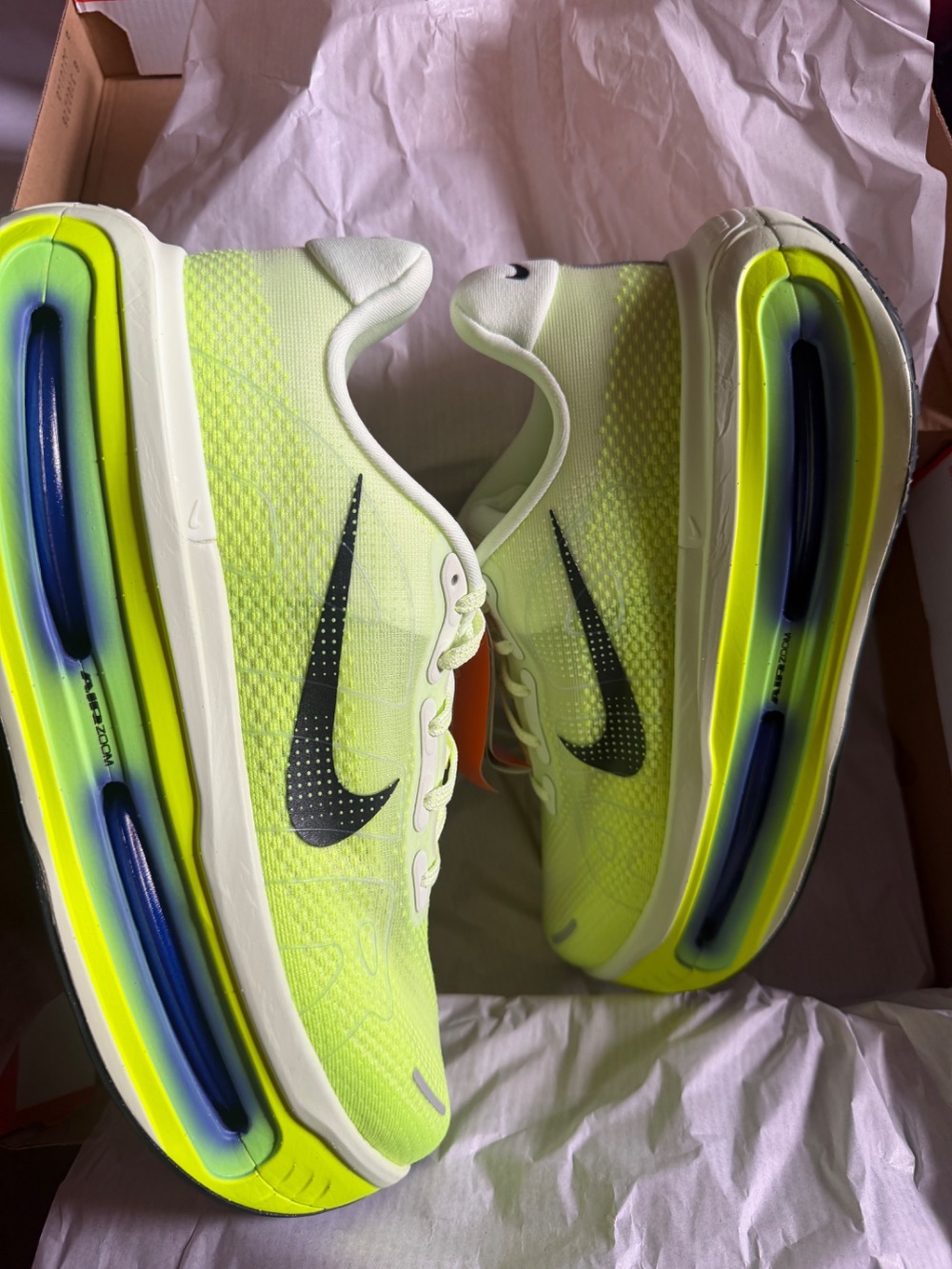Nike Vomero Premium Volt Tint Sapphire — 42, Novo