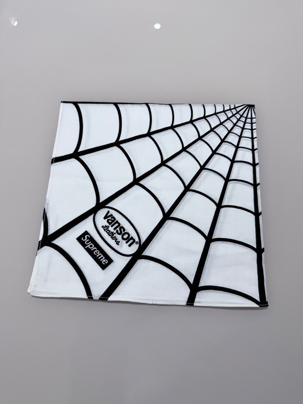 Vanson Leathers x Supreme Bandana Spider-Man White SS26-W14 — Único, Novo