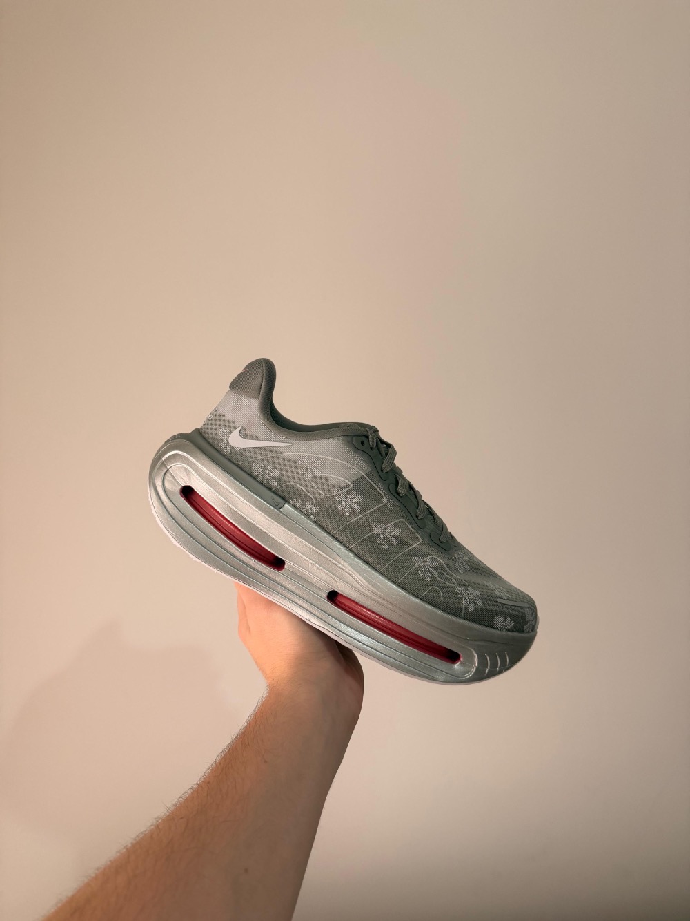 Nike Vomero Premium Geyser Grey Metallic Silver — 40.5, Novo