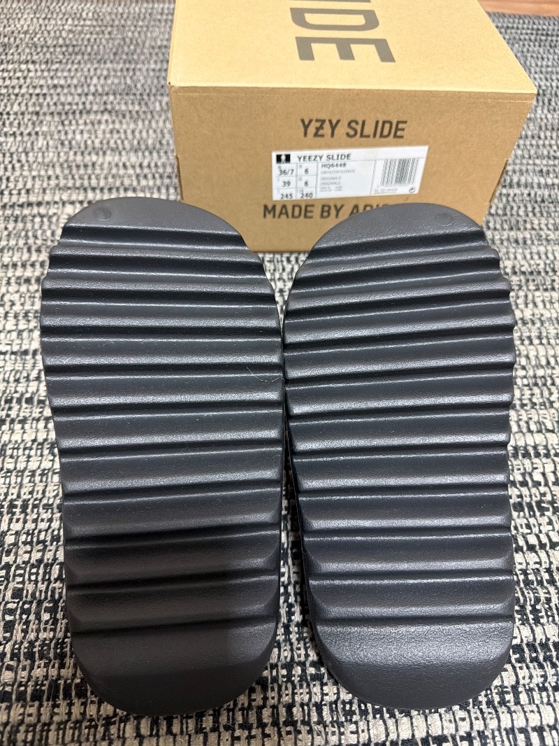 Foto 5 de Yeezy Slide Onyx — 36/7, Novo