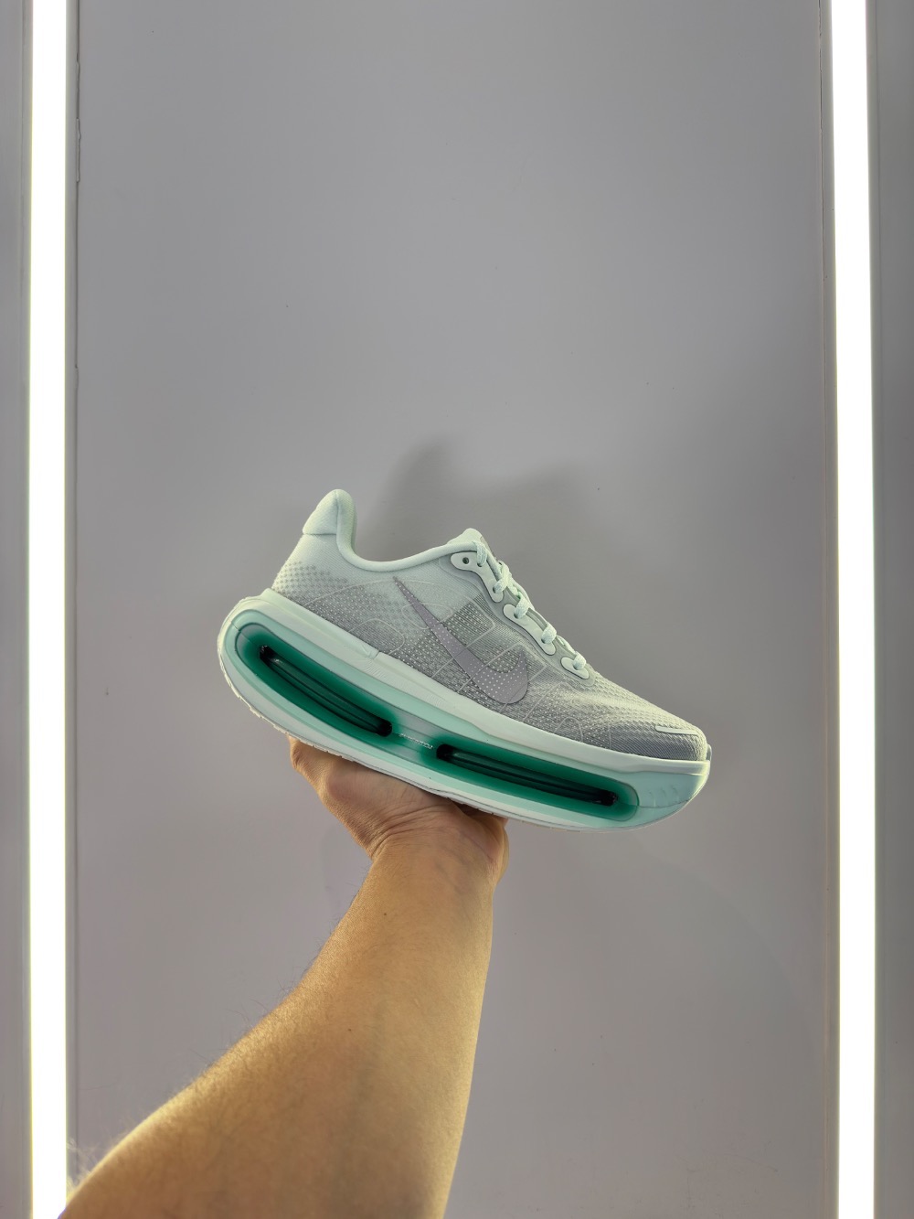 Nike Vomero Premium Barely Green Feminino — 36, Novo