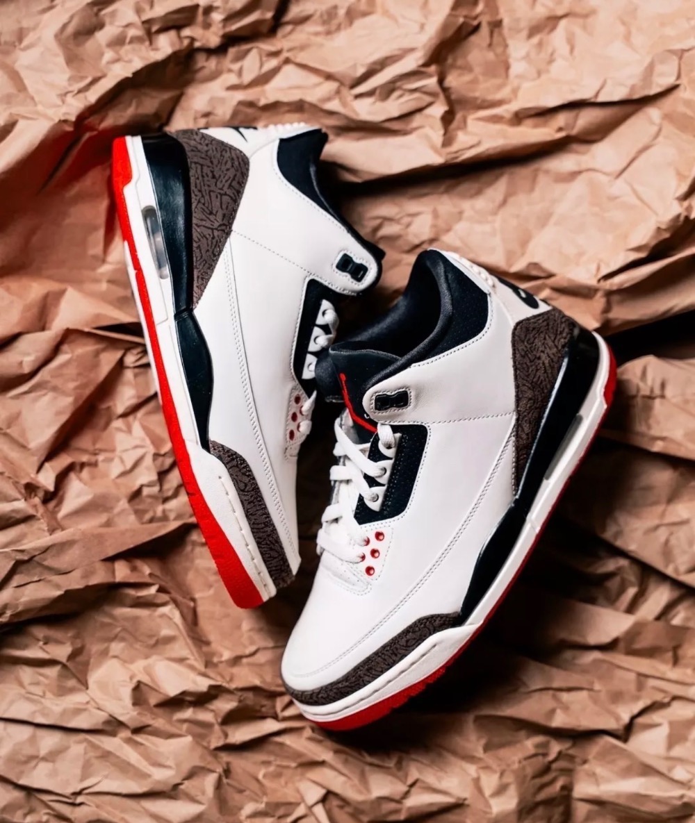 Air Jordan 3 Sail University Red — 43, Novo