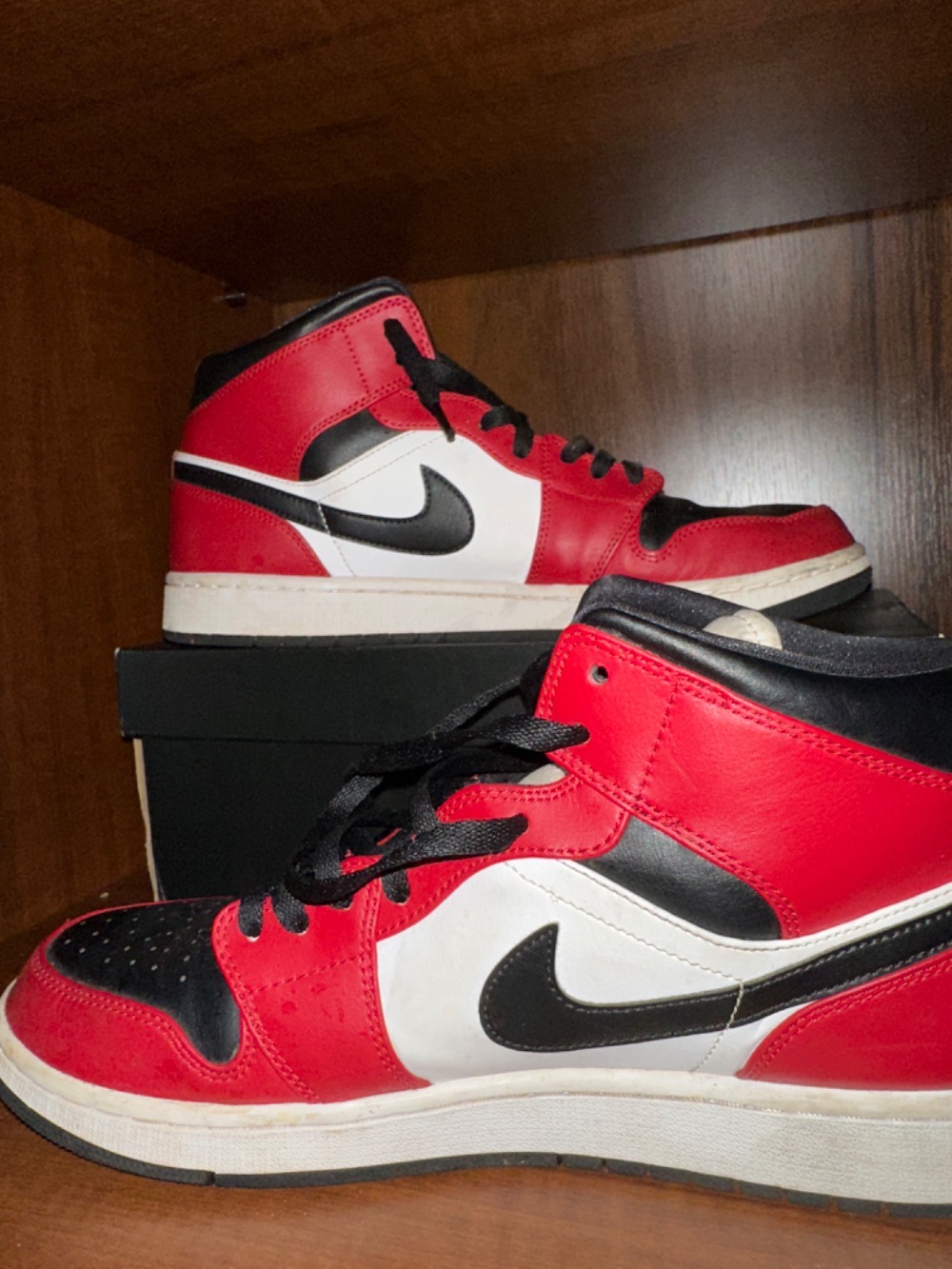 Air Jordan 1 Mid GS Chicago Black Toe — 45, Usado