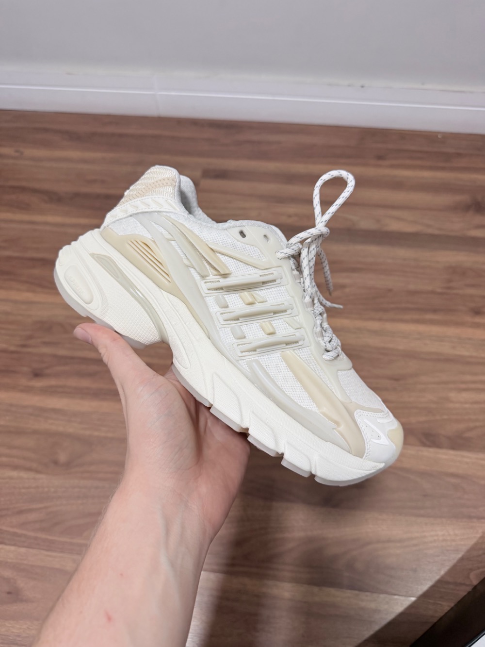 Pharrell Williams x adidas Adistar Jellyfish Chalk White — 39, Novo
