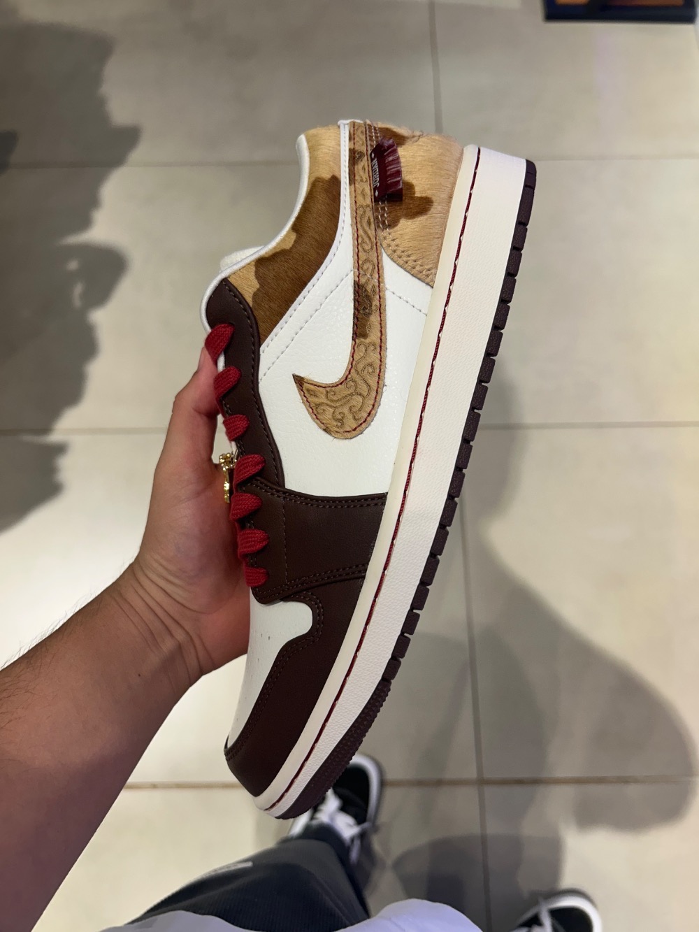 Air Jordan 1 Low SE Year of the Horse — 40.5, Novo