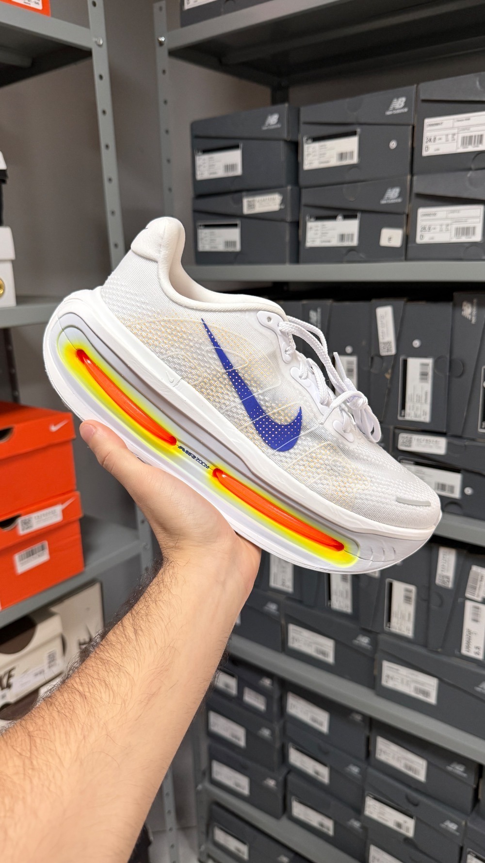 Nike Vomero Premium White Lapis Total Orange — 42, Novo