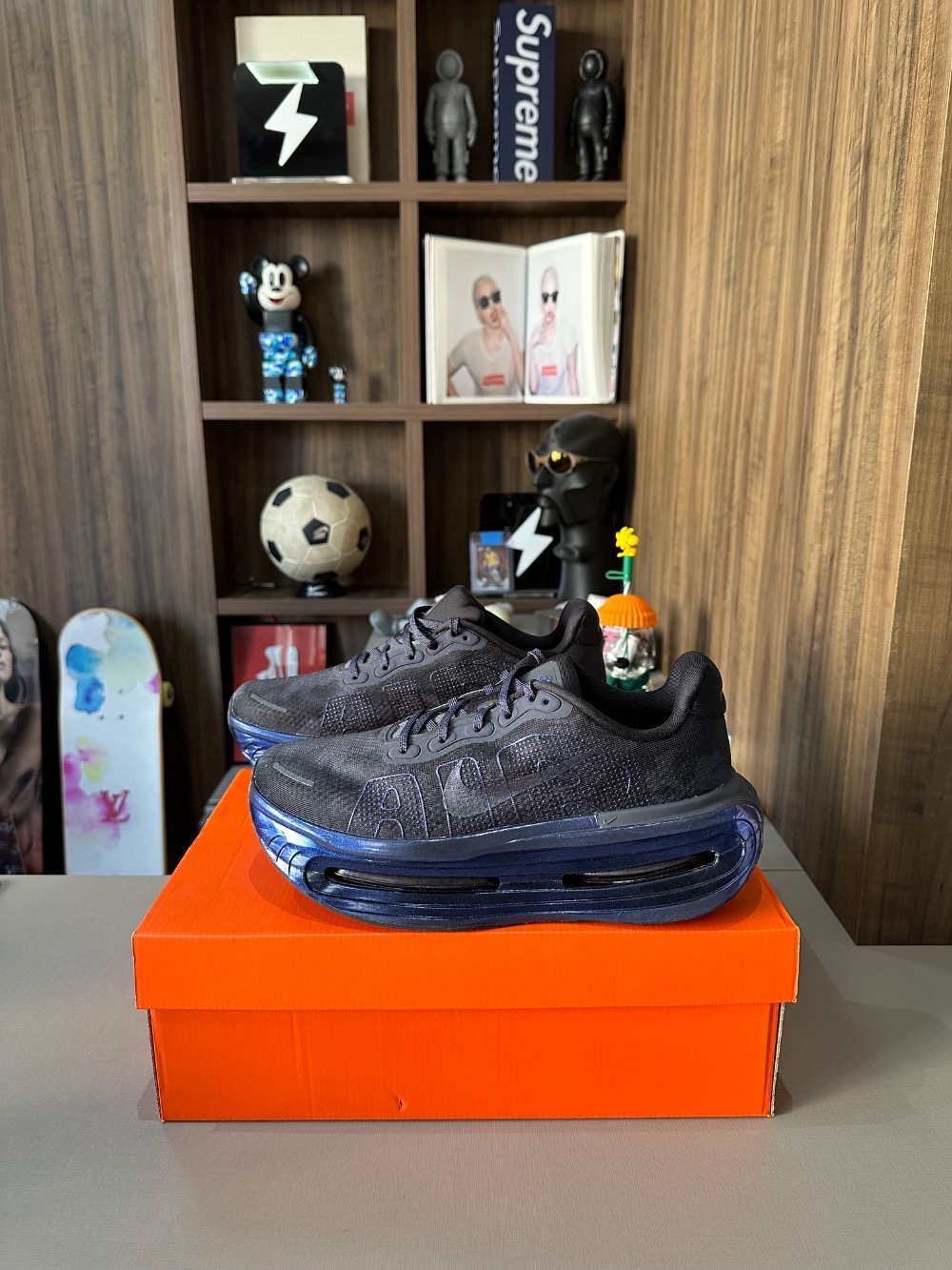 Nike Vomero Premium Gridiron — 41, Novo