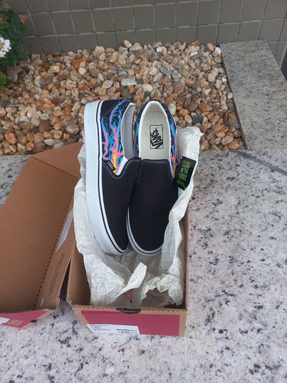 Vans Slip-On Electric Flame Black White — 40, Novo