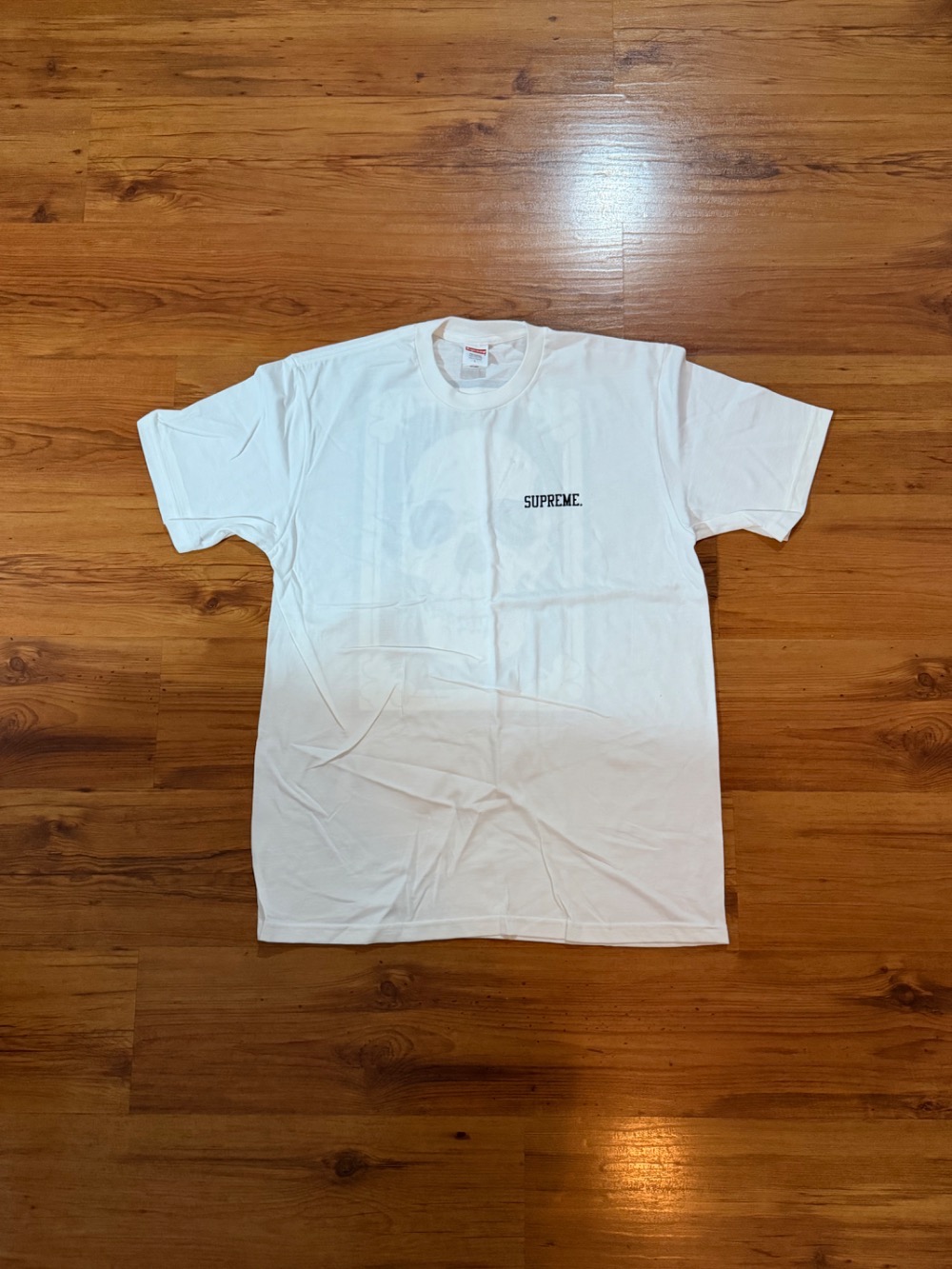 Mike Kelley x Supreme Camiseta Banner White SS26-W8 — G, Novo