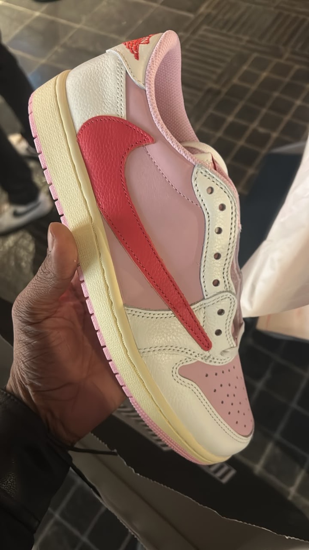 Travis Scott x Air Jordan 1 Low OG SP Sail Tropical Pink — 40.5, Novo