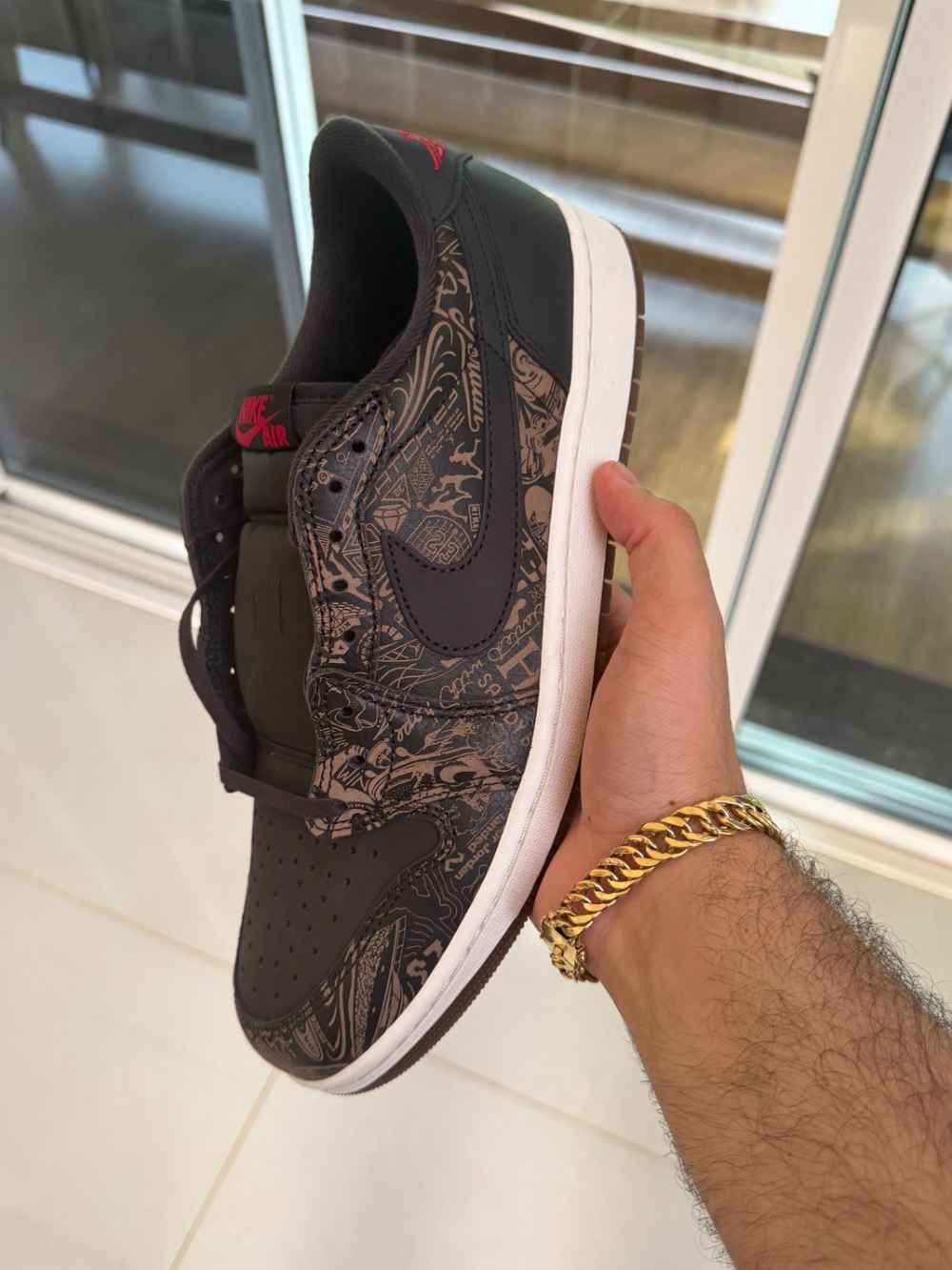 Air Jordan 1 Low OG Laser Black Varsity Red — 39.5, Novo