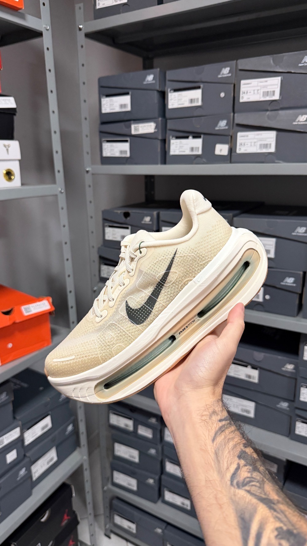 Nike Vomero Premium Pale Ivory Jade Horizon — 43, Novo