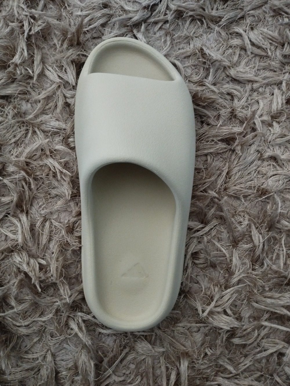Yeezy Slide Bone (2022) — 40/1, Usado