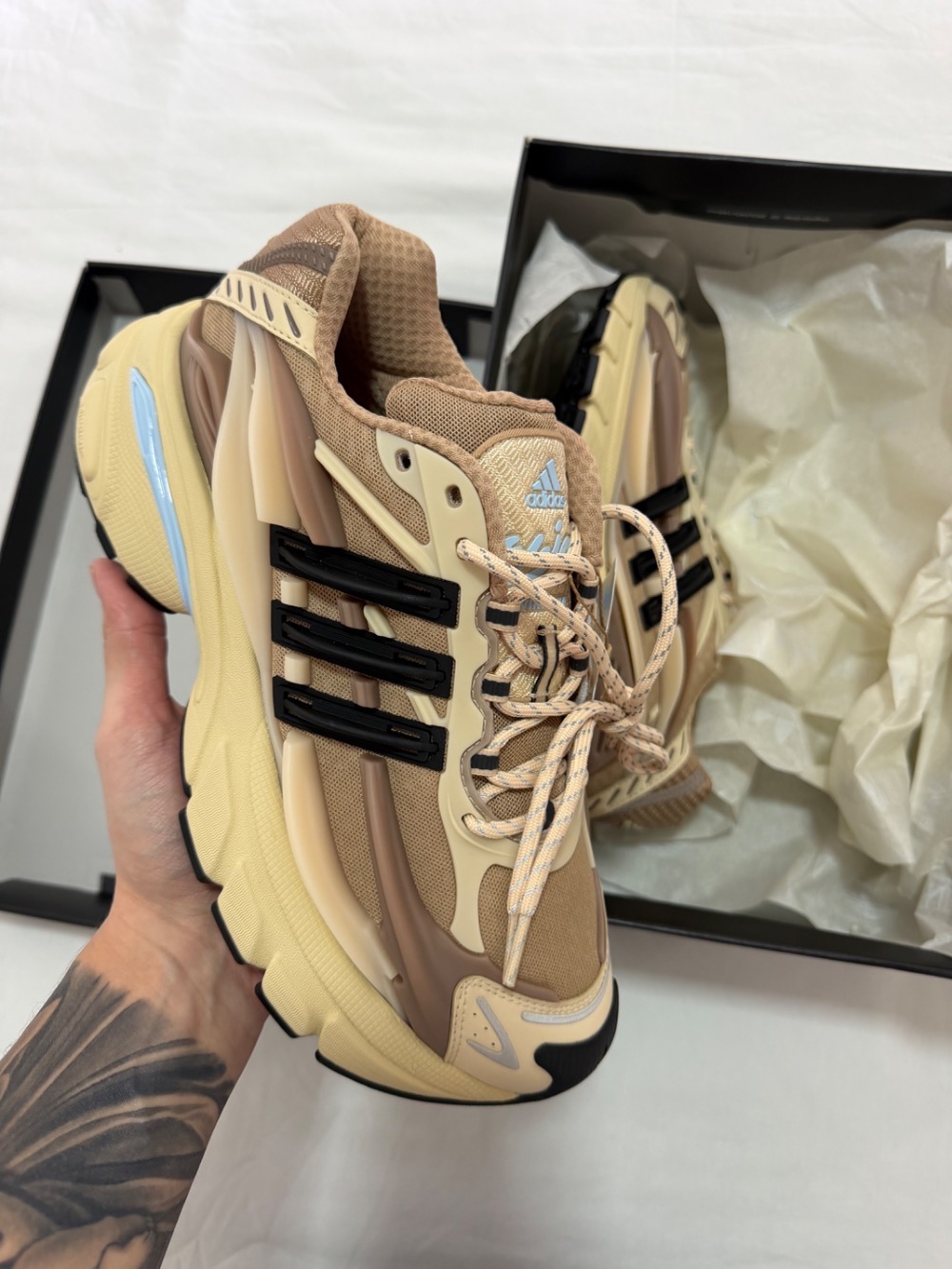 Pharrell Williams x adidas Adistar Jellyfish Crystal Sand Trace Brown — 42, Novo