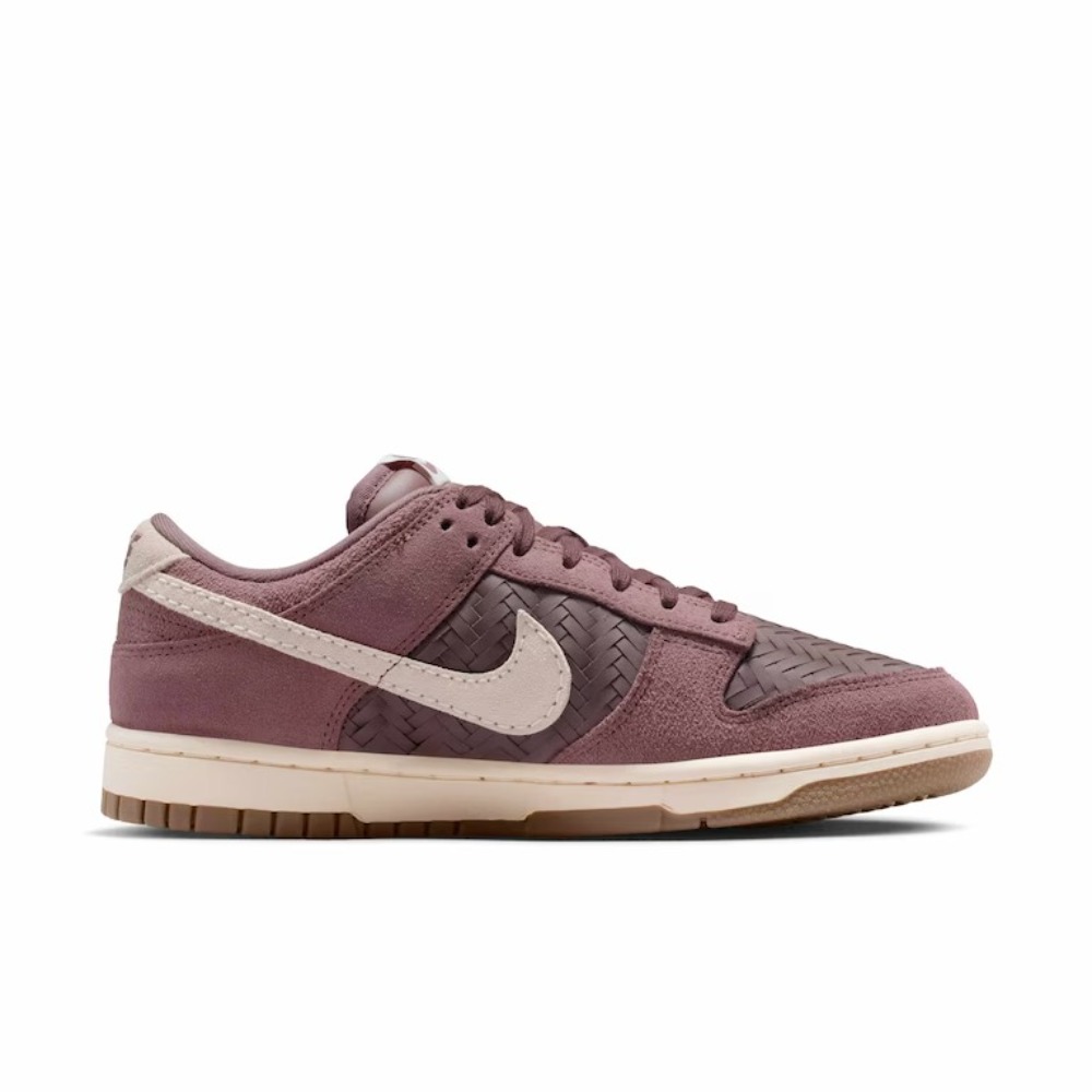 Nike Dunk Low Premium SE Woven Tattoo Feminino — 34 / 35 / 36 / 37 / 38 / 39 / 40, Novo