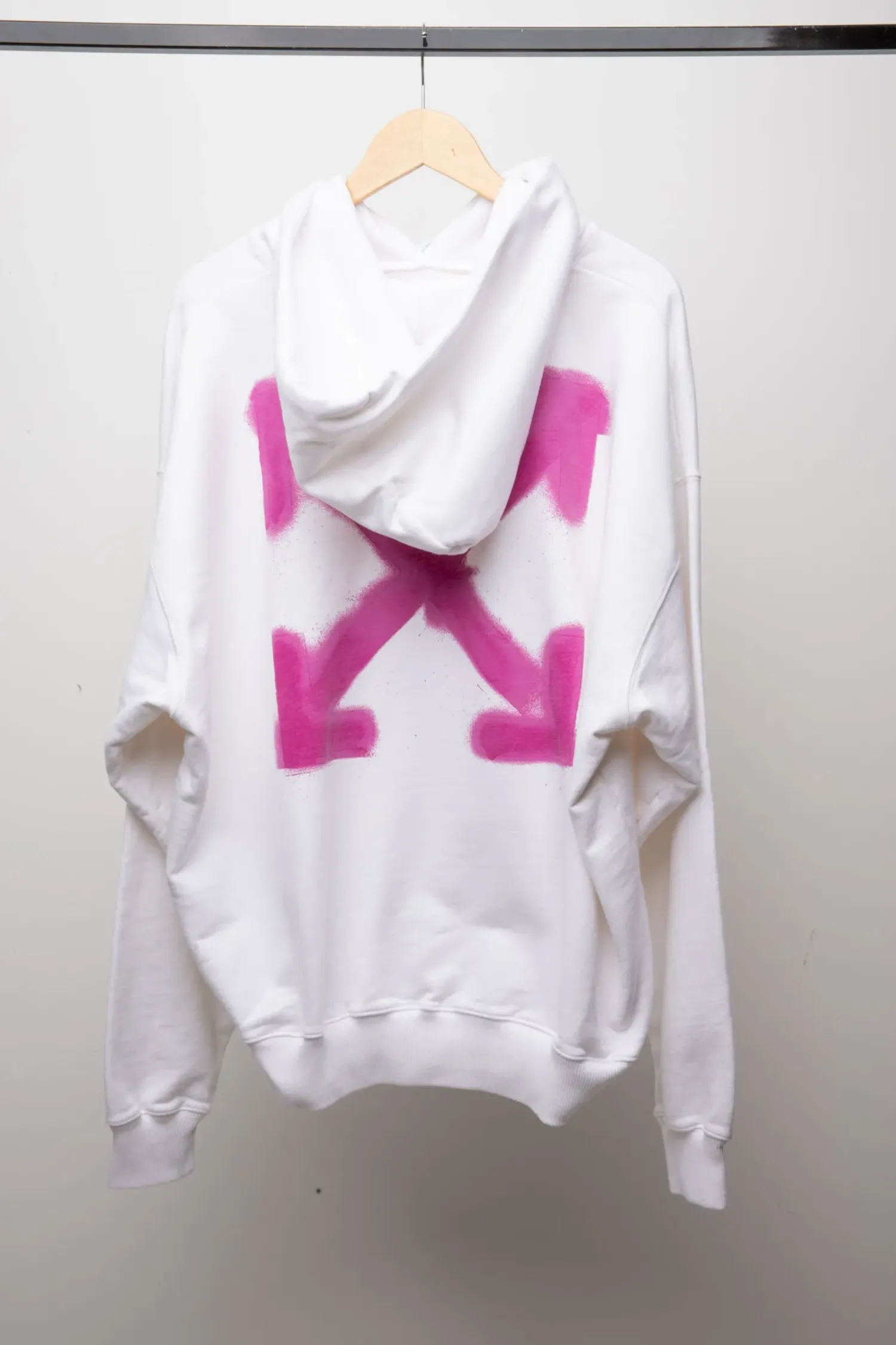 Foto 2 de Moletom Off-White Graffiti Tape Pink White — XG, Novo