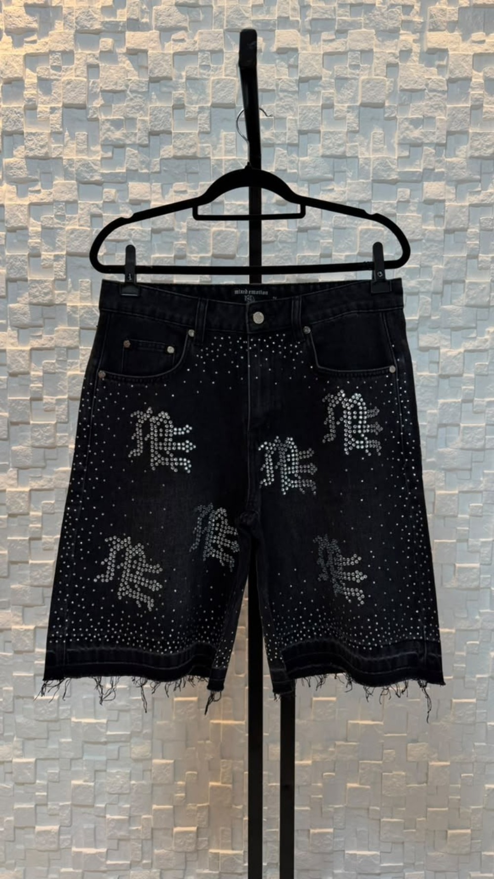 Bermuda Mixed Emotions Me Rhinestone Denim Black — 44, Novo
