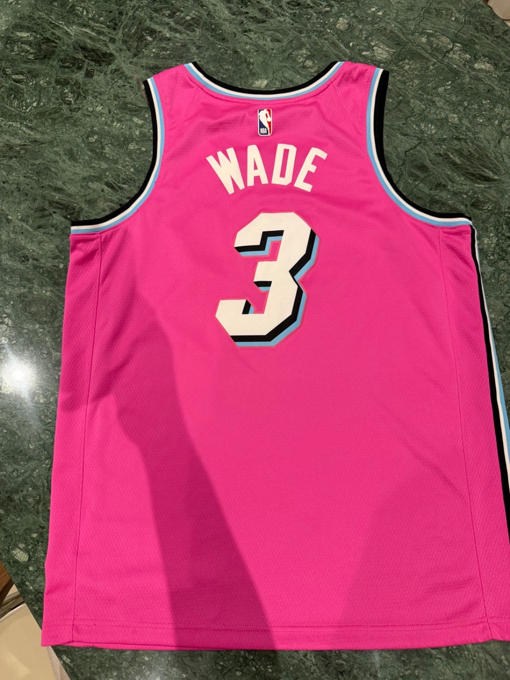 Regata adidas Vintage Jersey LeBron James Miami Heat Latin Nights Black — G, Usado