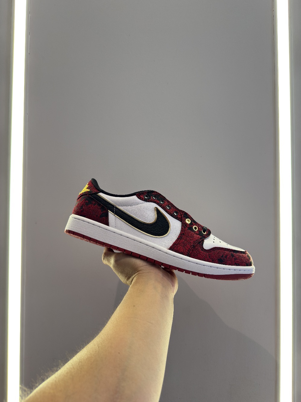 Air Jordan 1 Low Last Dance At The Garden Varsity Red — 40, Novo