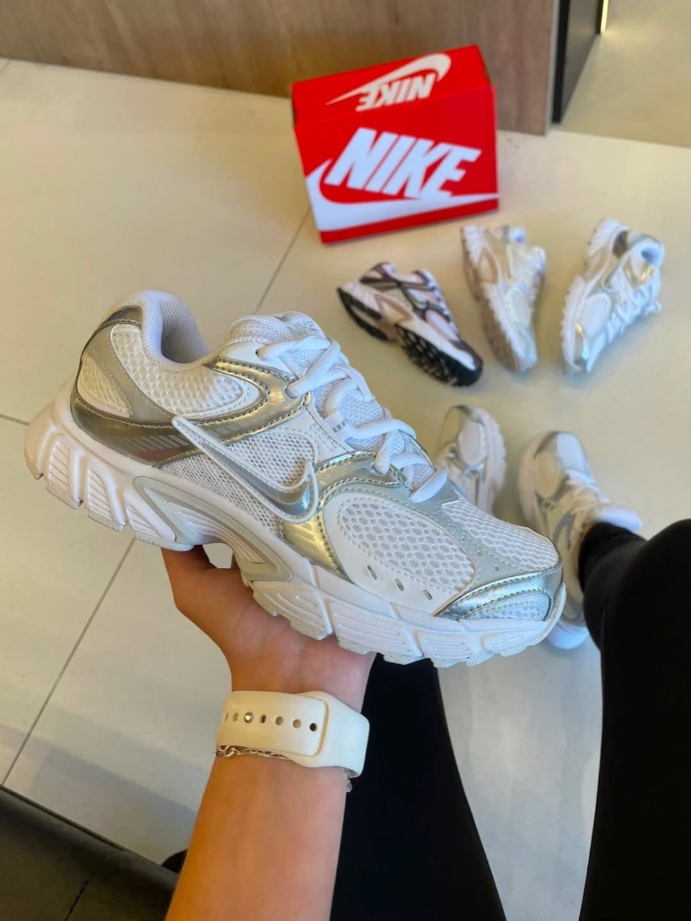 Nike V5 RNR Reflective Accents White Metallic Platinum — 34 / 35 / 36 / 37 / 38 / 39, Novo