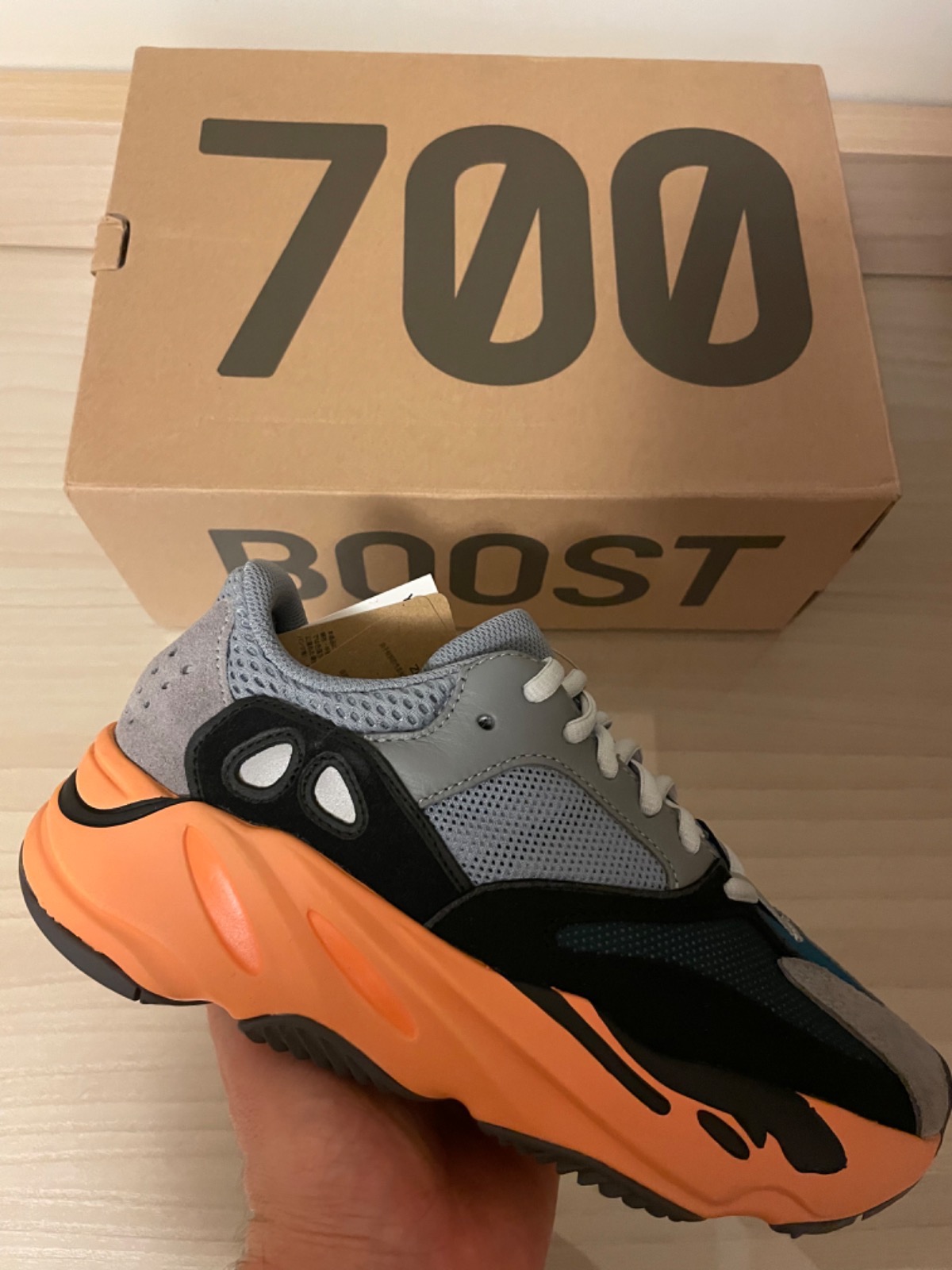 Yeezy Boost 700 V1 Wash Orange — 37, Novo