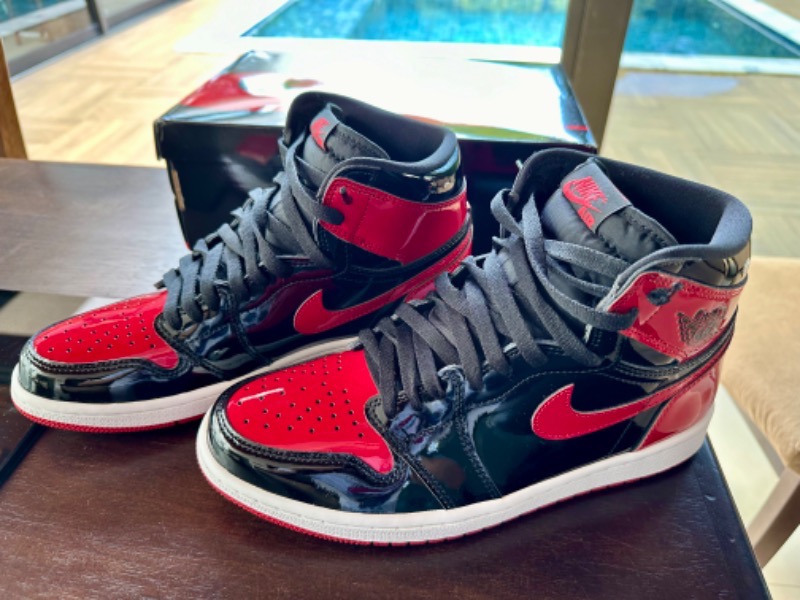 Foto 3 de Air Jordan 1 High Patent Bred — 41, Usado