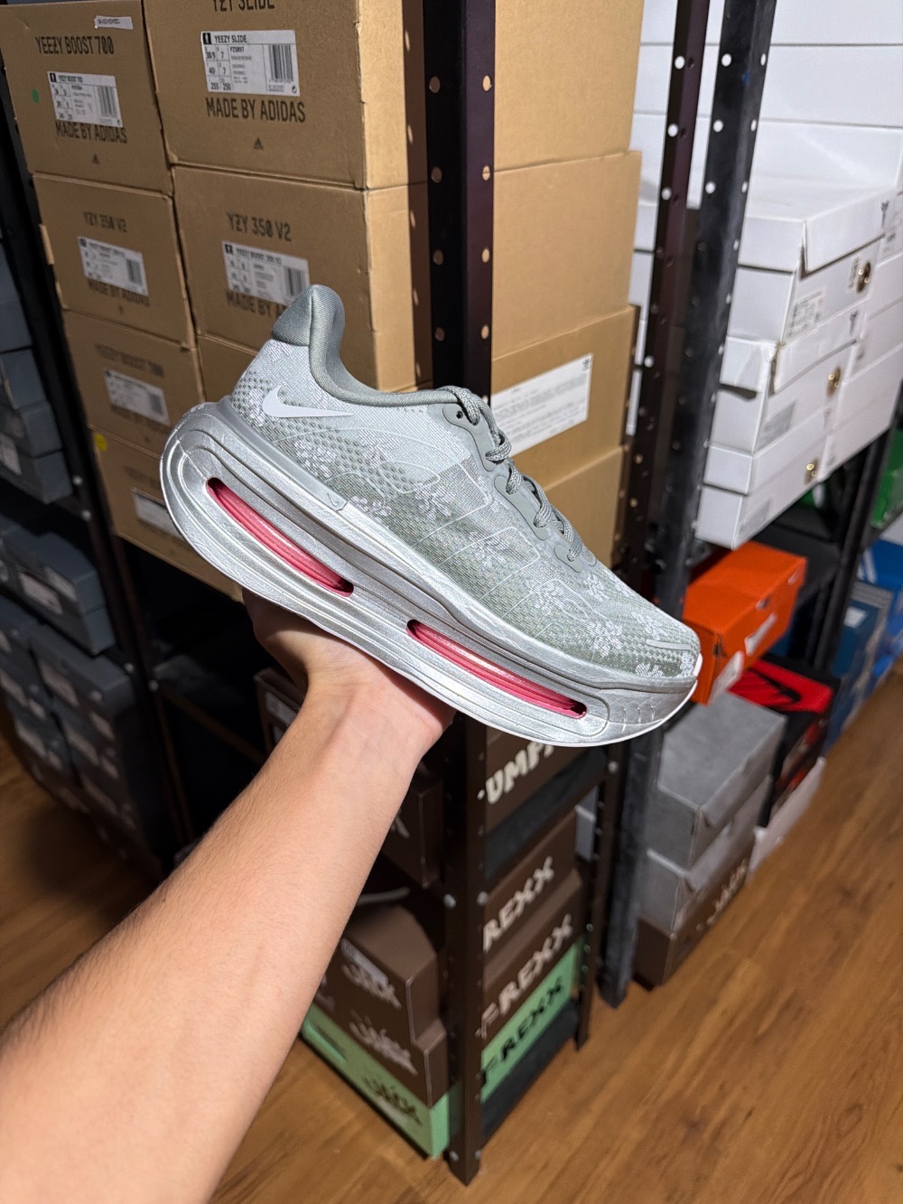 Nike Vomero Premium Geyser Grey Metallic Silver — 39, Novo