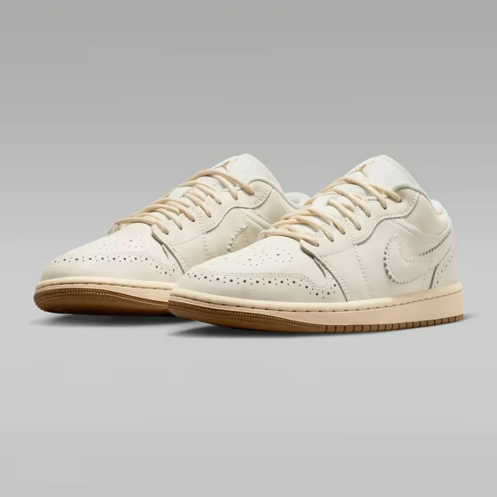 Air Jordan 1 Low SE Chalk Metallic Gold Pearl White Feminino — 39, Novo