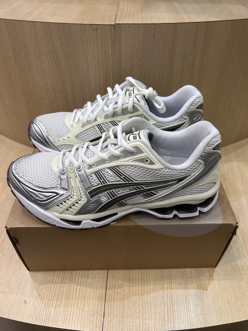 Asics Gel-Kayano 14 White Beige — 40 / 41, Novo