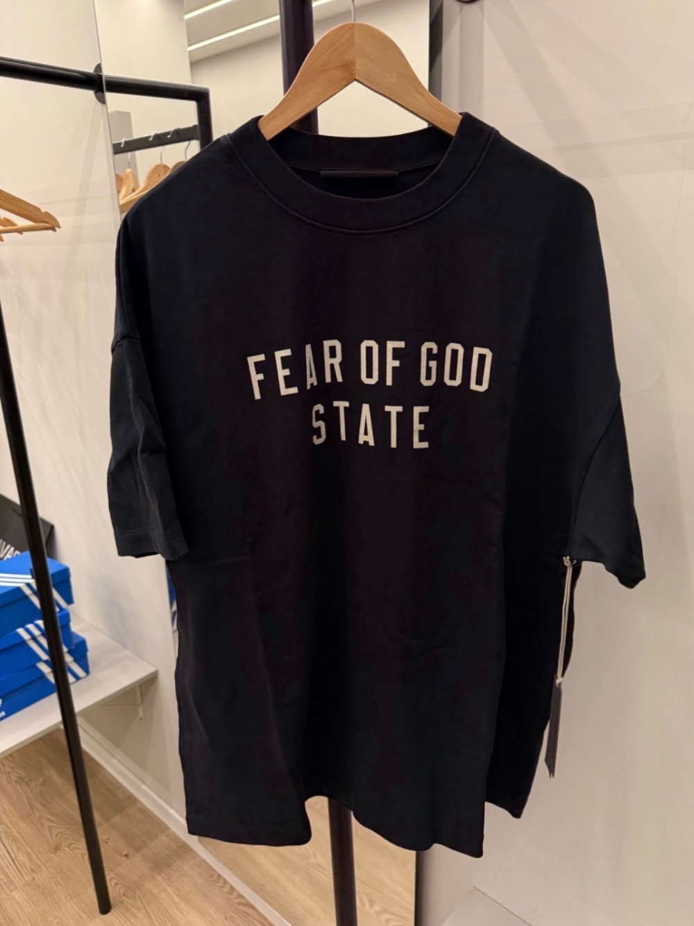 Camiseta Fear of God Essentials 90's Fit Jet Black — PP, Novo