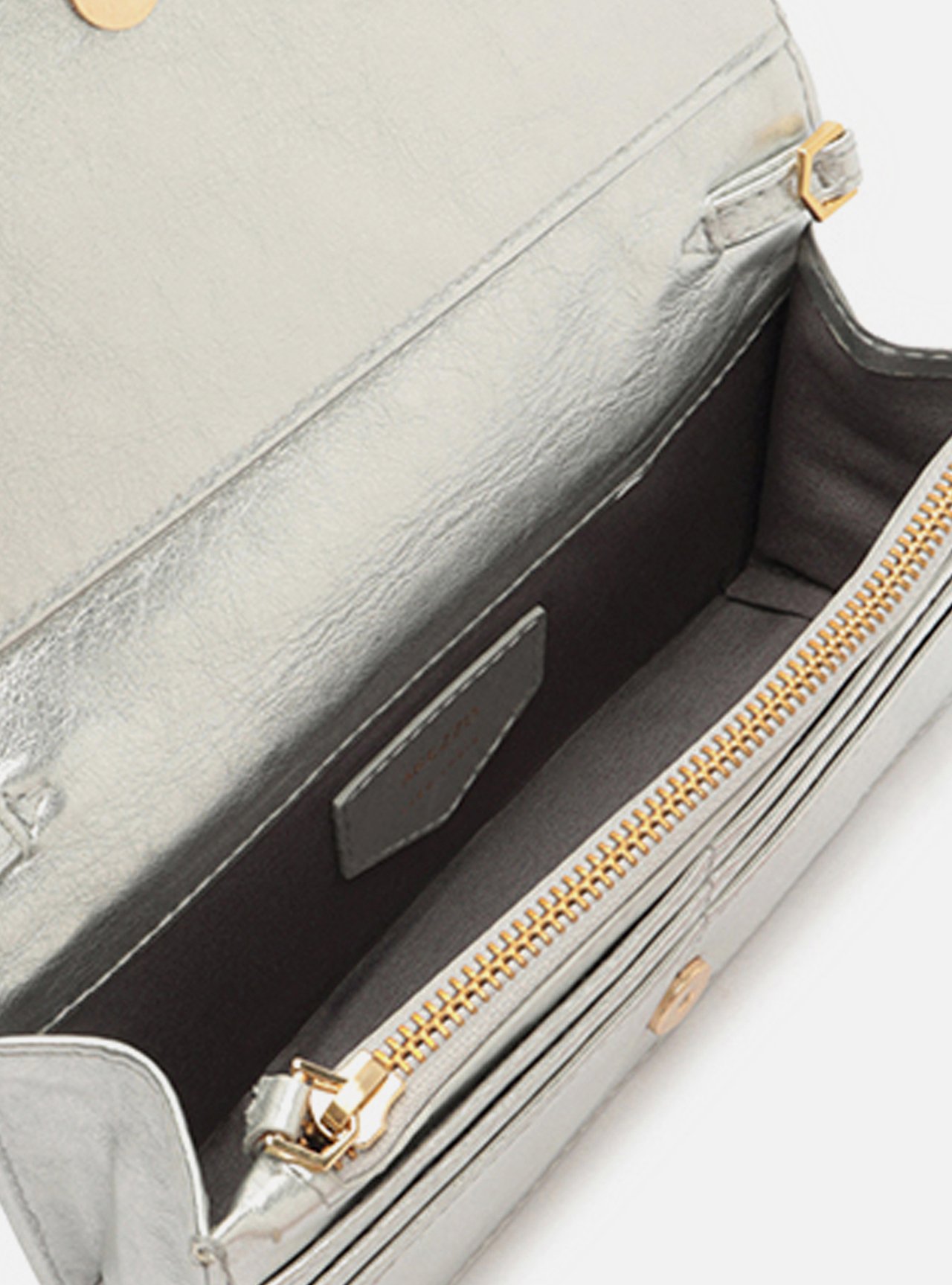 Foto 4 de Bolsa Clutch Prateada Couro Pequena Corrente