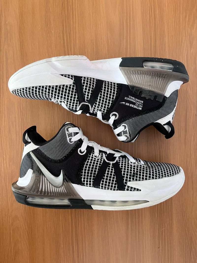 Foto 5 de Nike LeBron Witness 7 Metallic Silver — 40, Usado