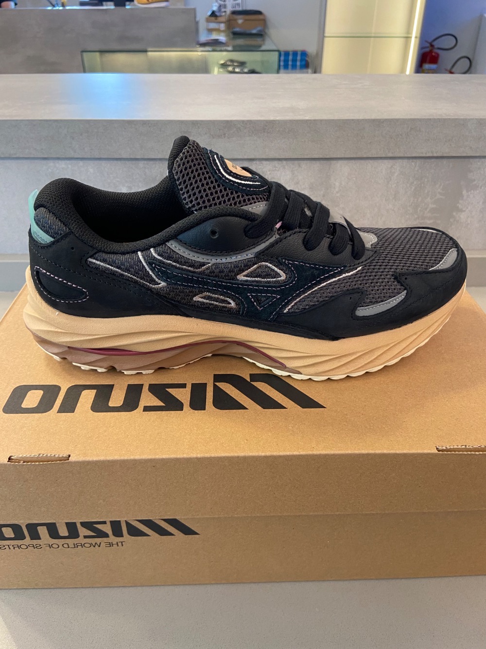 Mizuno Wave Rider B Premium Black Sand — 39 / 41 / 43, Novo