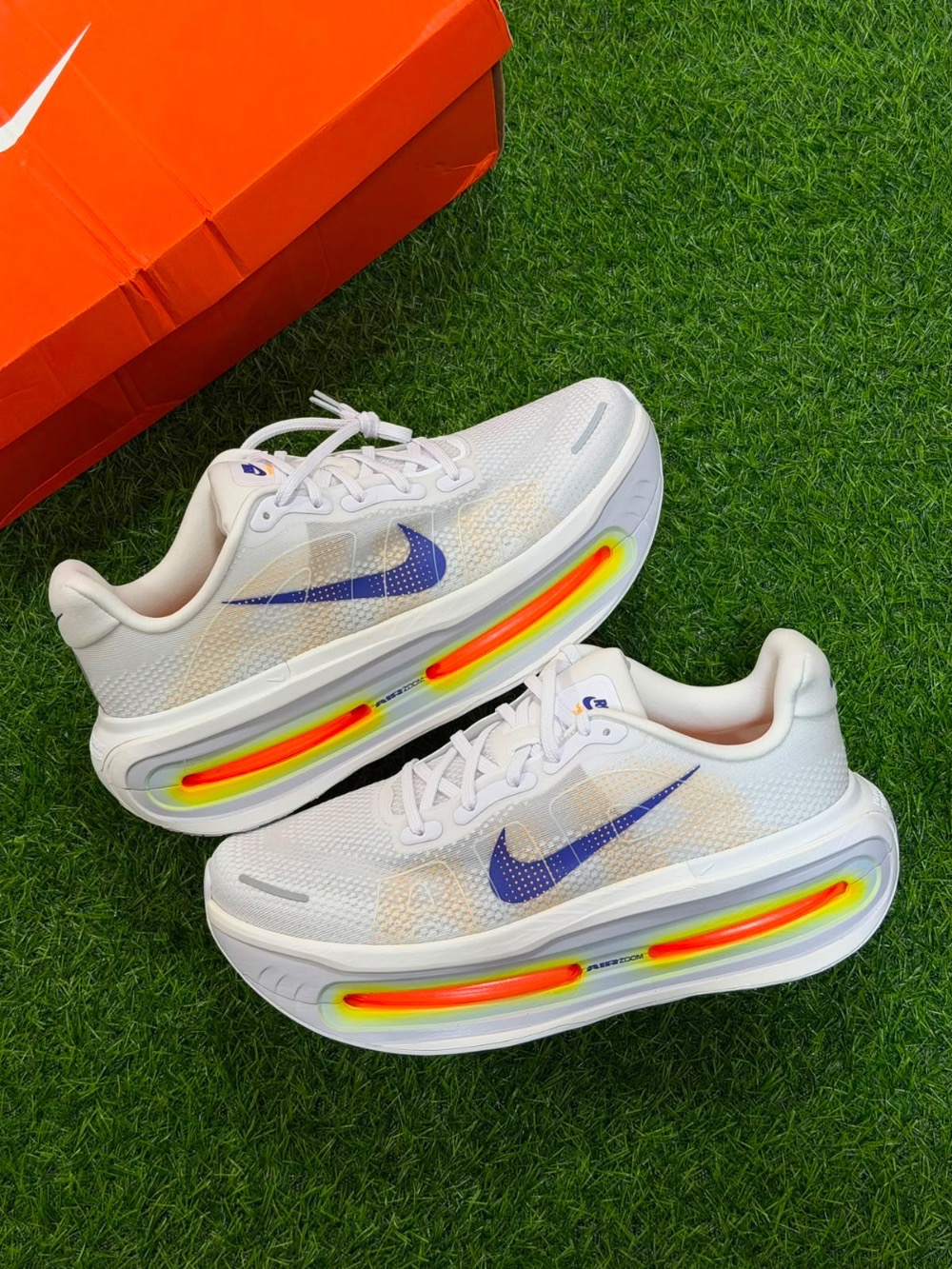 Nike Vomero Premium White Lapis Total Orange — 43, Novo