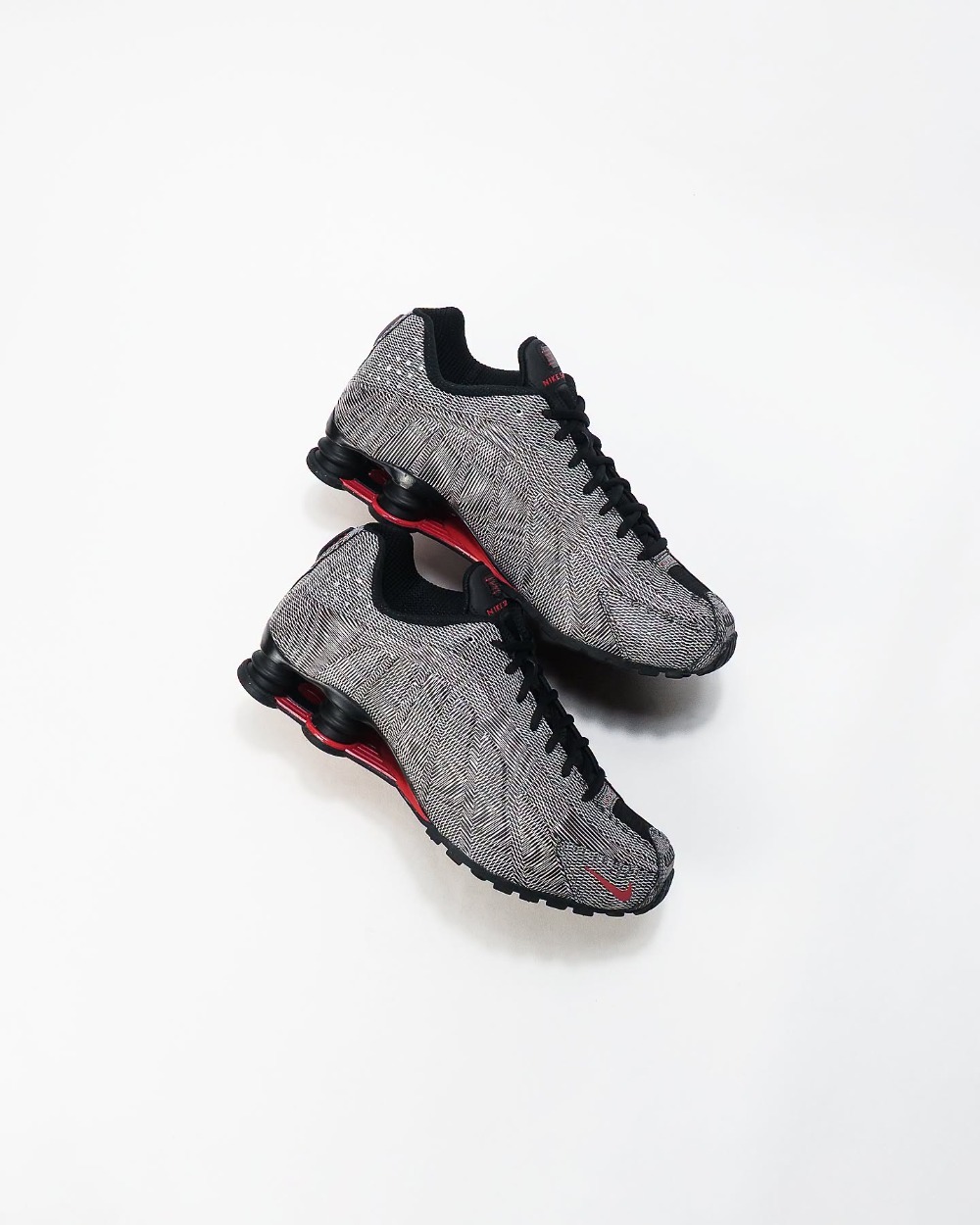 Nike Shox R4 Fishnet Black University Red — 39 / 40 / 41 / 42 / 43, Novo