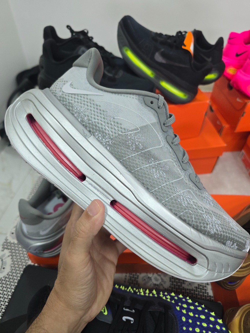 Nike Vomero Premium Geyser Grey Metallic Silver — 37, Novo