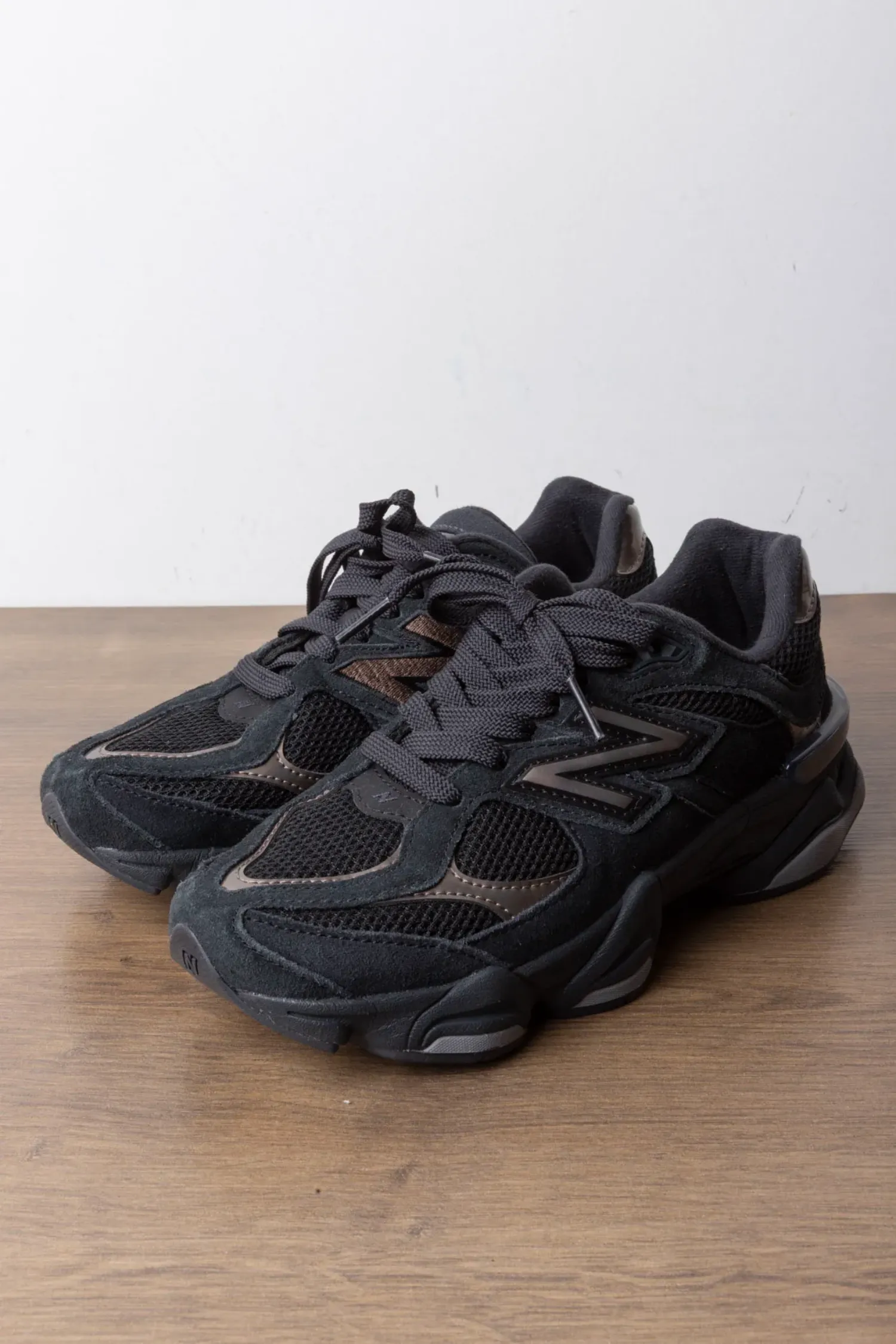 New Balance 9060 Black Copper — 34, Usado