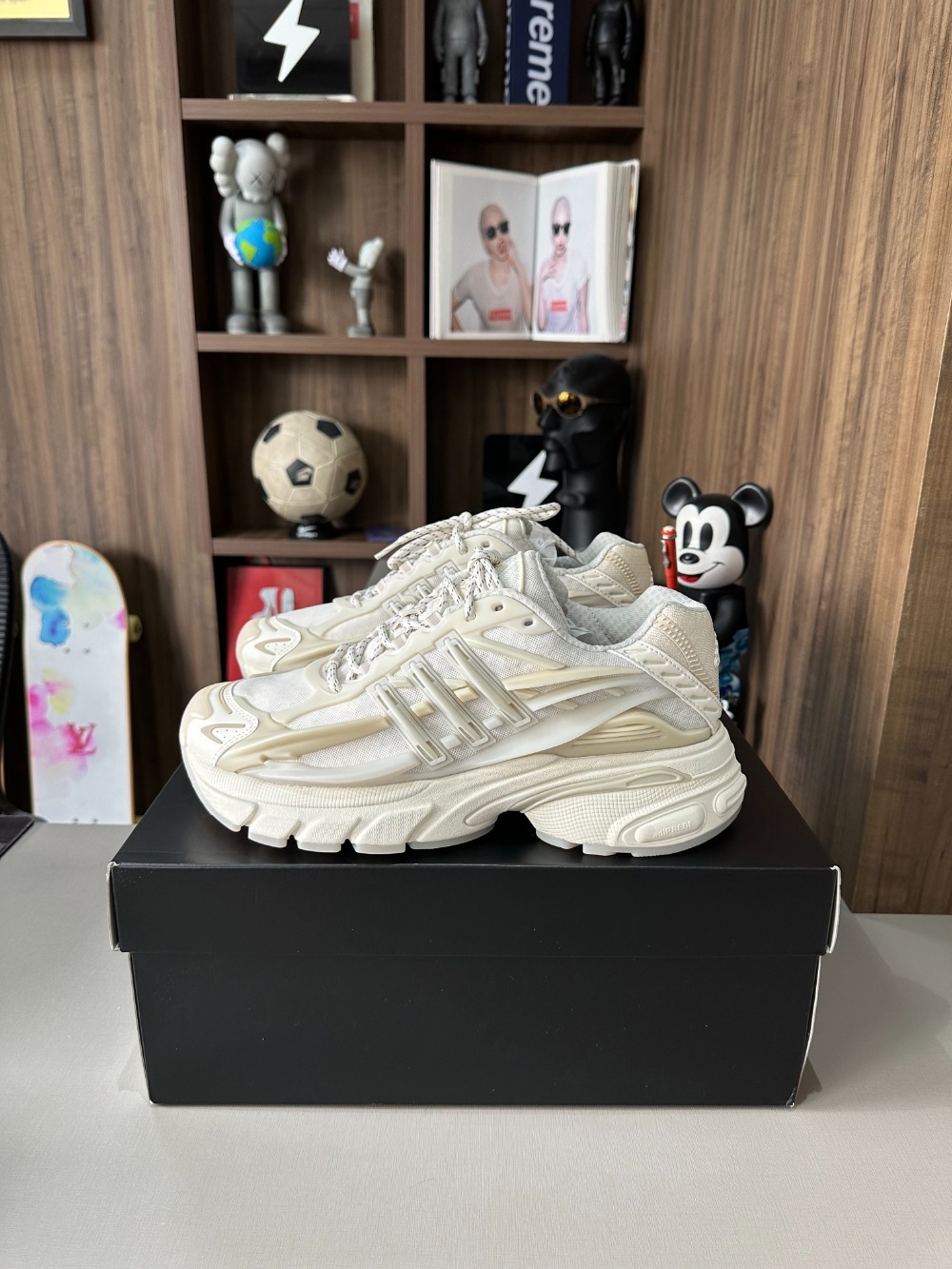 Pharrell Williams x adidas Adistar Jellyfish Chalk White — 40.5, Novo