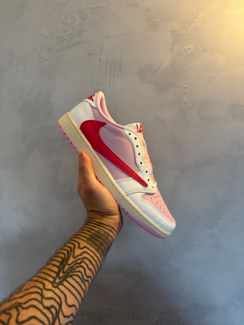 Travis Scott x Air Jordan 1 Low OG SP Sail Tropical Pink — 43, Novo