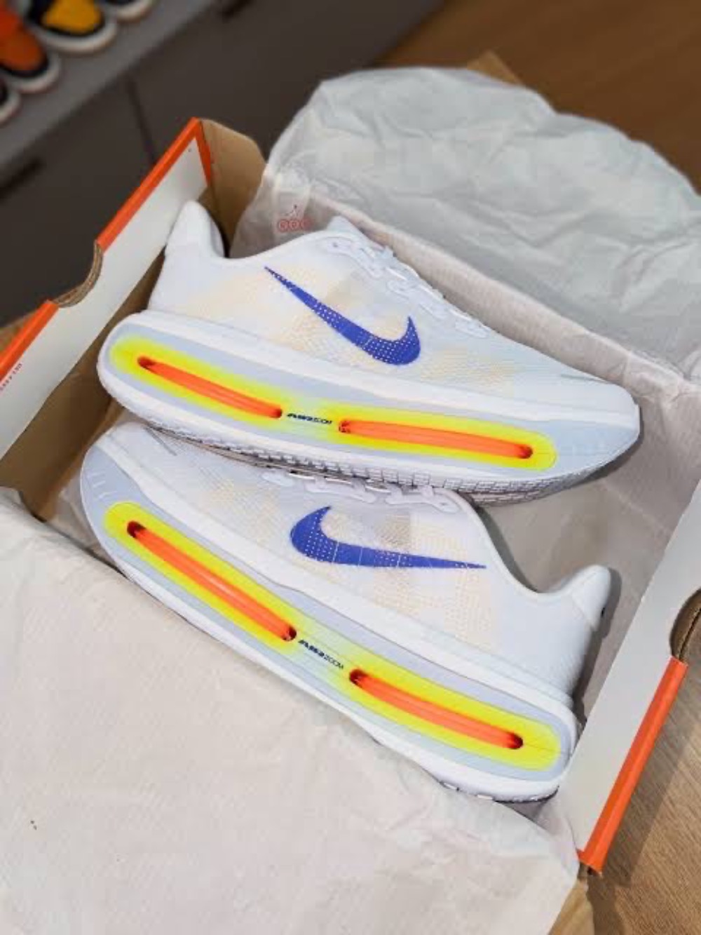 Nike Vomero Premium White Lapis Total Orange — 40, Novo
