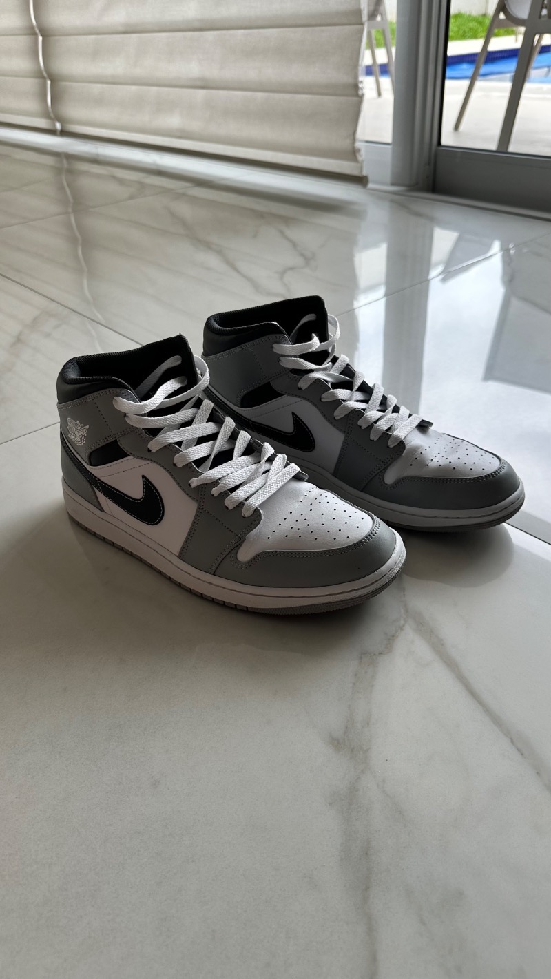 Foto 2 de Air Jordan 1 Mid Light Smoke Grey — 44, Usado