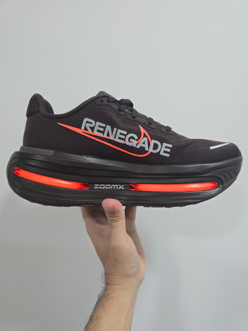 Renegade x Nike Vomero Premium Brown Basalt Total Orange — 44, Novo