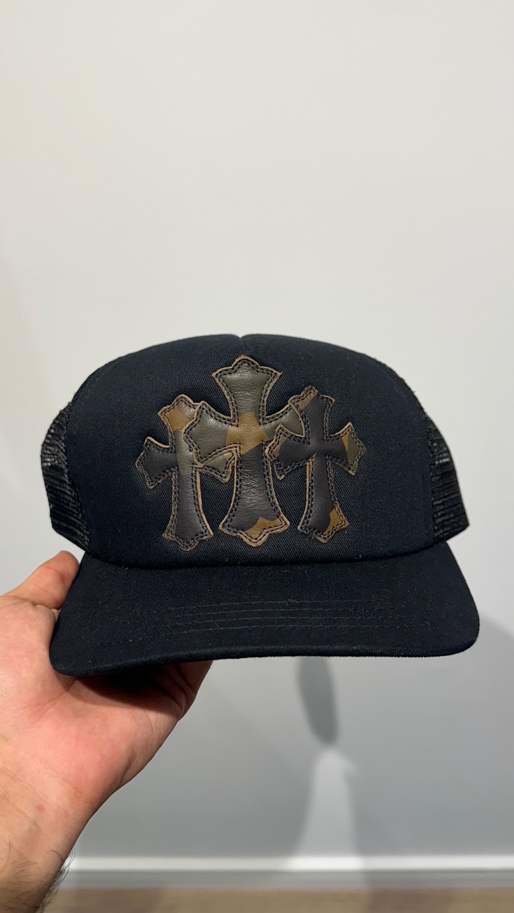 Boné Chrome Hearts Triple Cross Patch Trucker Camo — Único, Novo