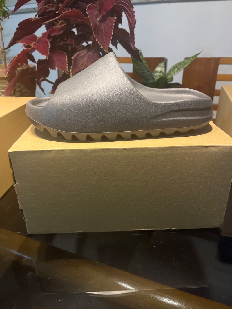 Yeezy Slide Onyx — 40, Novo