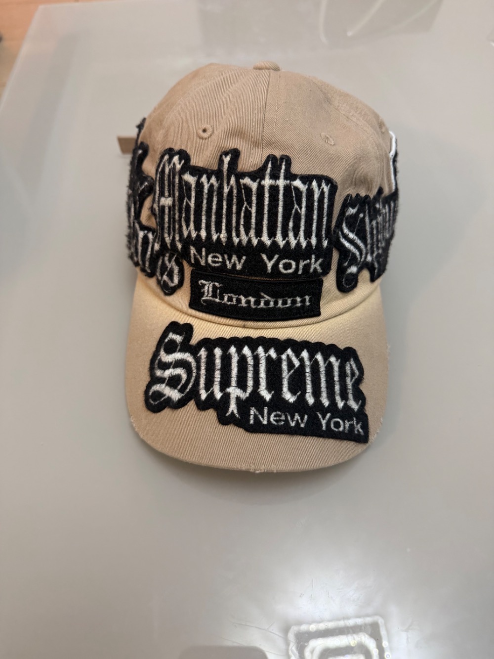 Boné Supreme City Patches 6-Panel Tan SS26-W8 — Único, Novo
