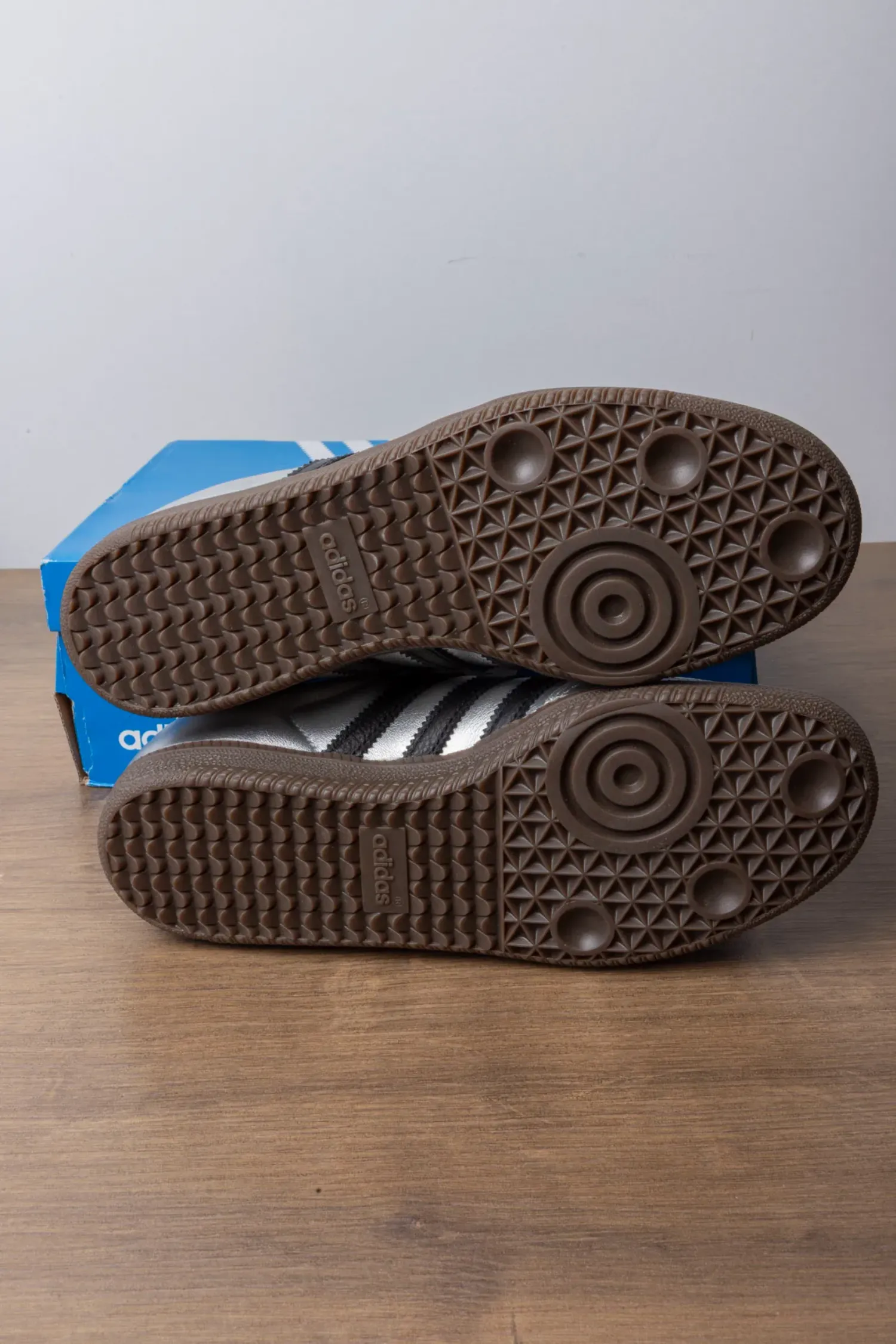 Foto 5 de adidas Samba OG Silver Metallic — 33, Novo